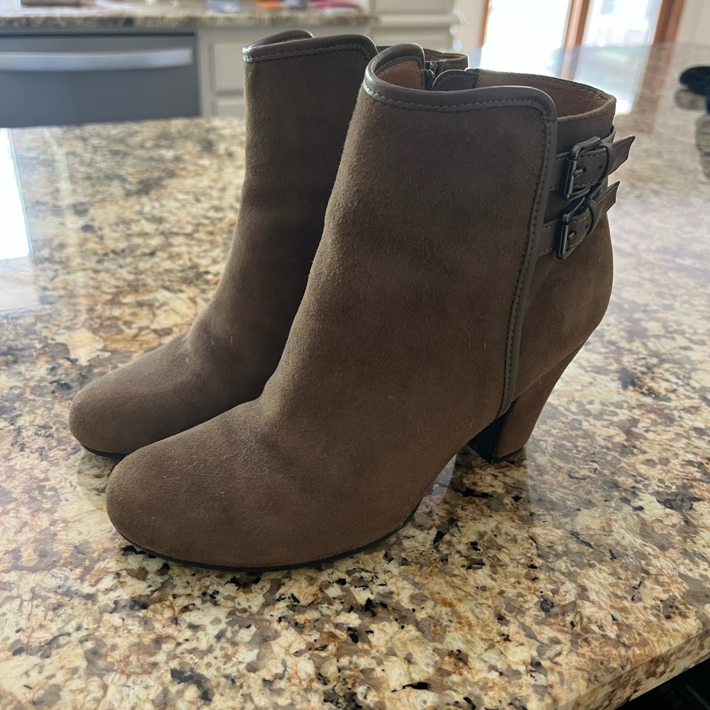 Women’s Sofft Brown Suede Ankle Boots Size 8.5